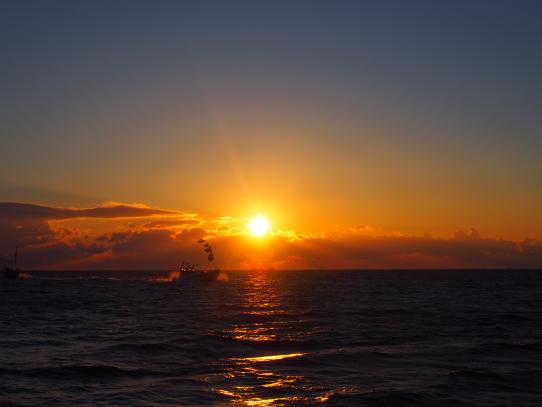 鳥羽湾からの日の出 (Sunrise from Toba Bay)