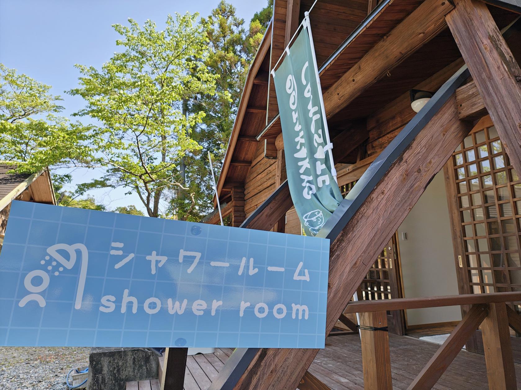 管理棟（シャワールーム、キッズスペース、レンタル用品、売店）-1