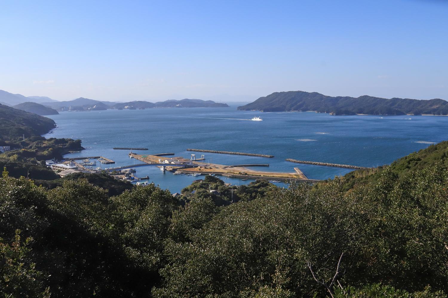 鳥羽の離島紹介その２ 髪をなびかせながら浜を歩く、波風ジョニー「菅島（すがしま）」-1