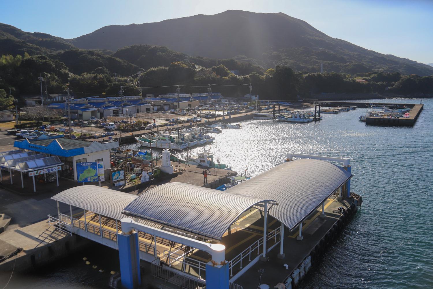 鳥羽の離島紹介その２ 髪をなびかせながら浜を歩く、波風ジョニー「菅島（すがしま）」-2