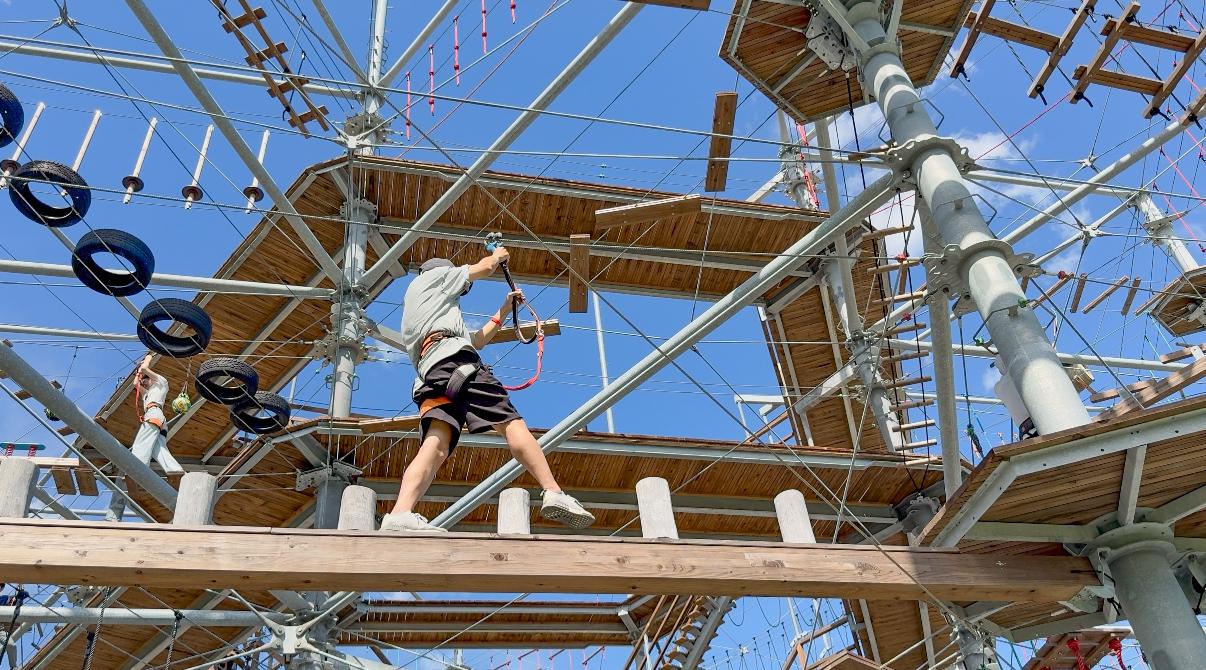 世界最大級スケール！全身で挑む「クライミングタワー」-2