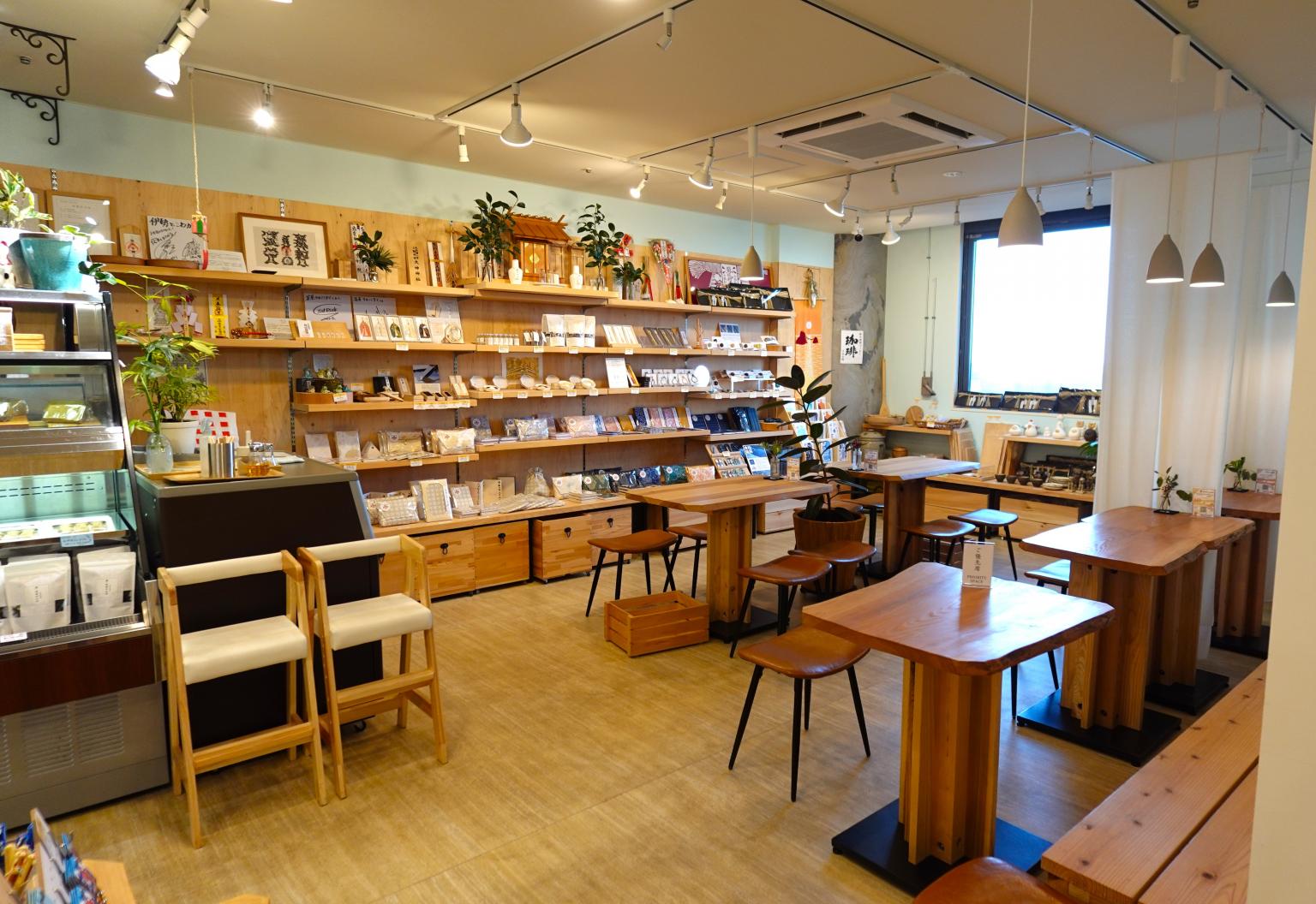 伊勢シーパラダイスめおと横丁「茶屋ウカノミタマ」｜御朱印帳づくり体験も人気なスポット-2