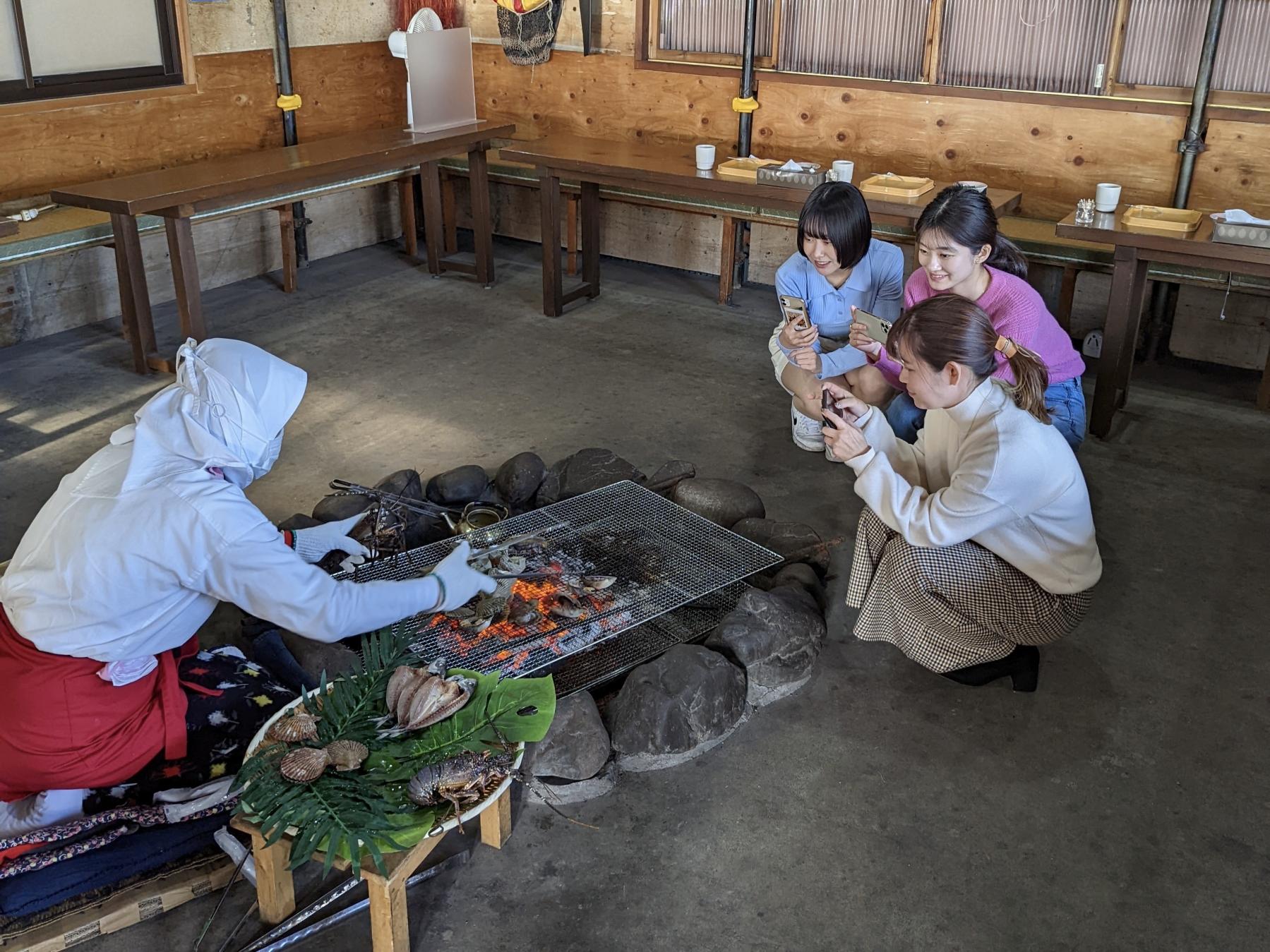 採れたての海の幸を炭火焼きで贅沢に！！-2