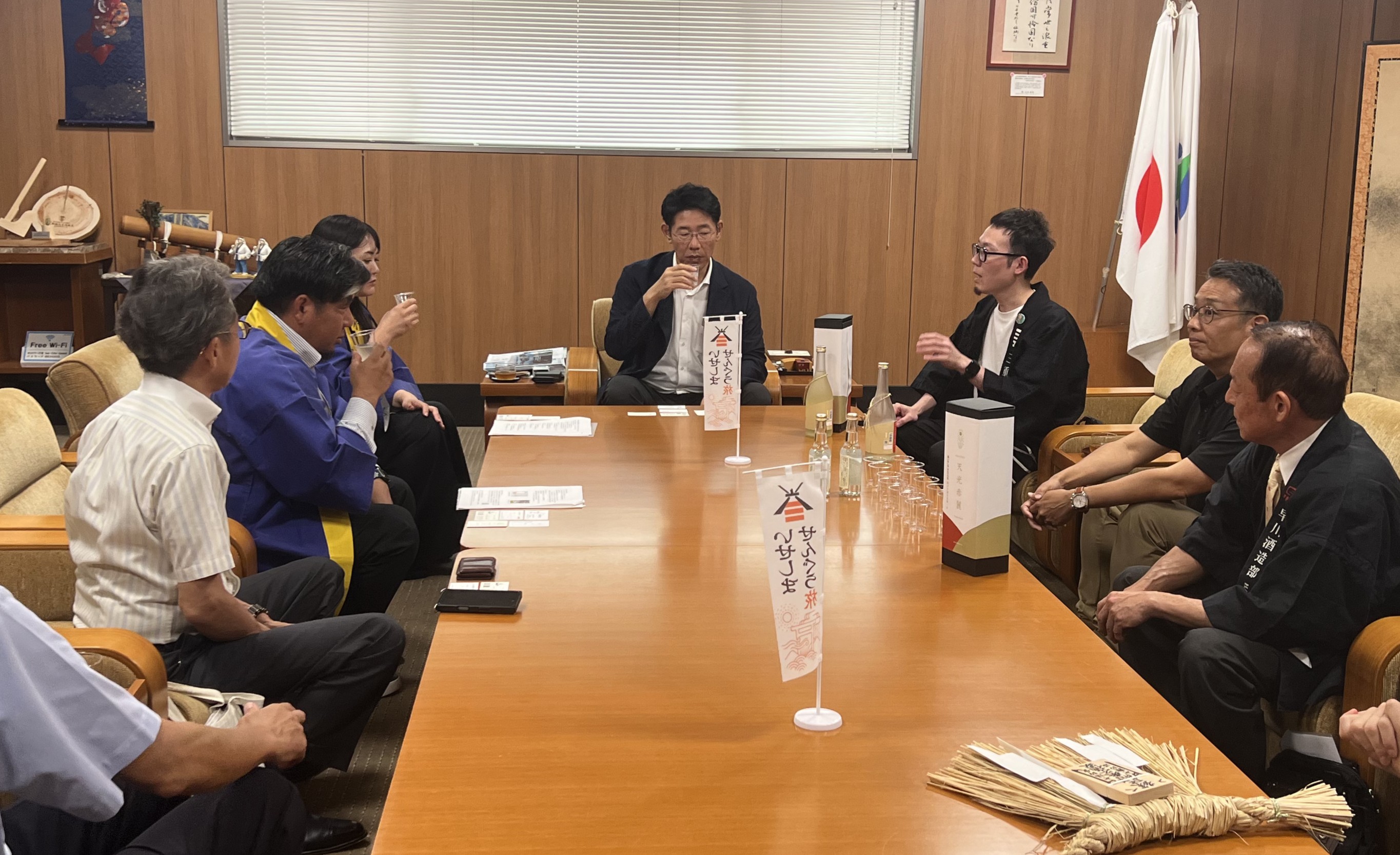 伊勢市長への結び手認定品報告会の様子