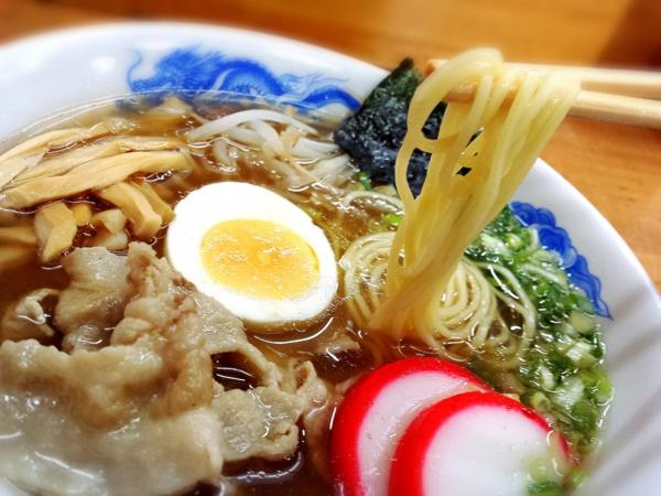 地元で愛される「ラーメン+寿司セット」-1