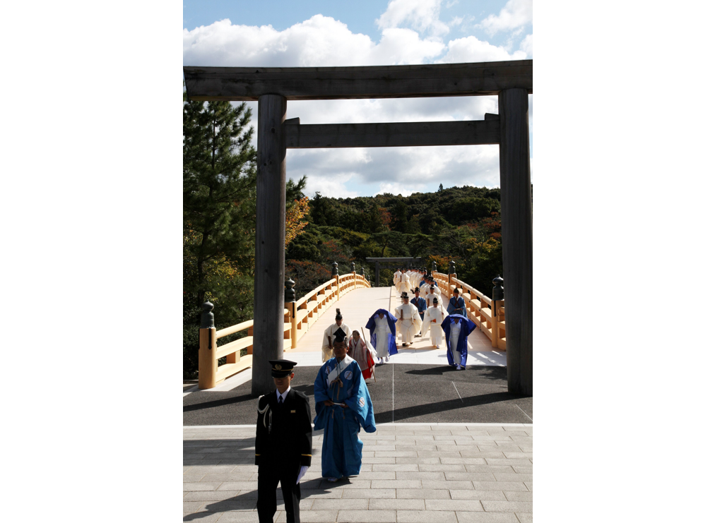 Cérémonie de l’ouverture du pont Uji (prévue aux alentours du mois de novembre 2029)