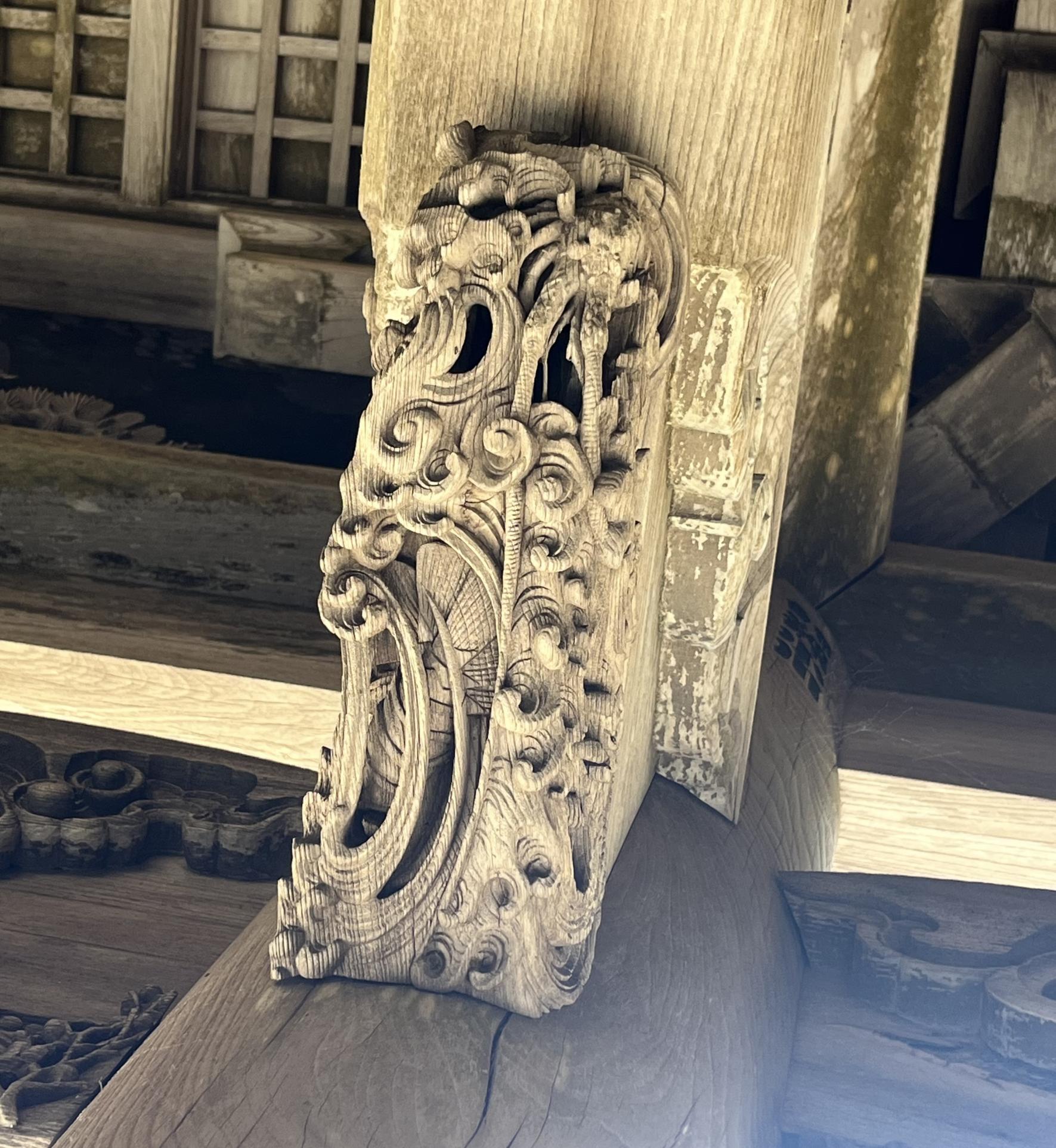 山門の彫刻　隠れ海老