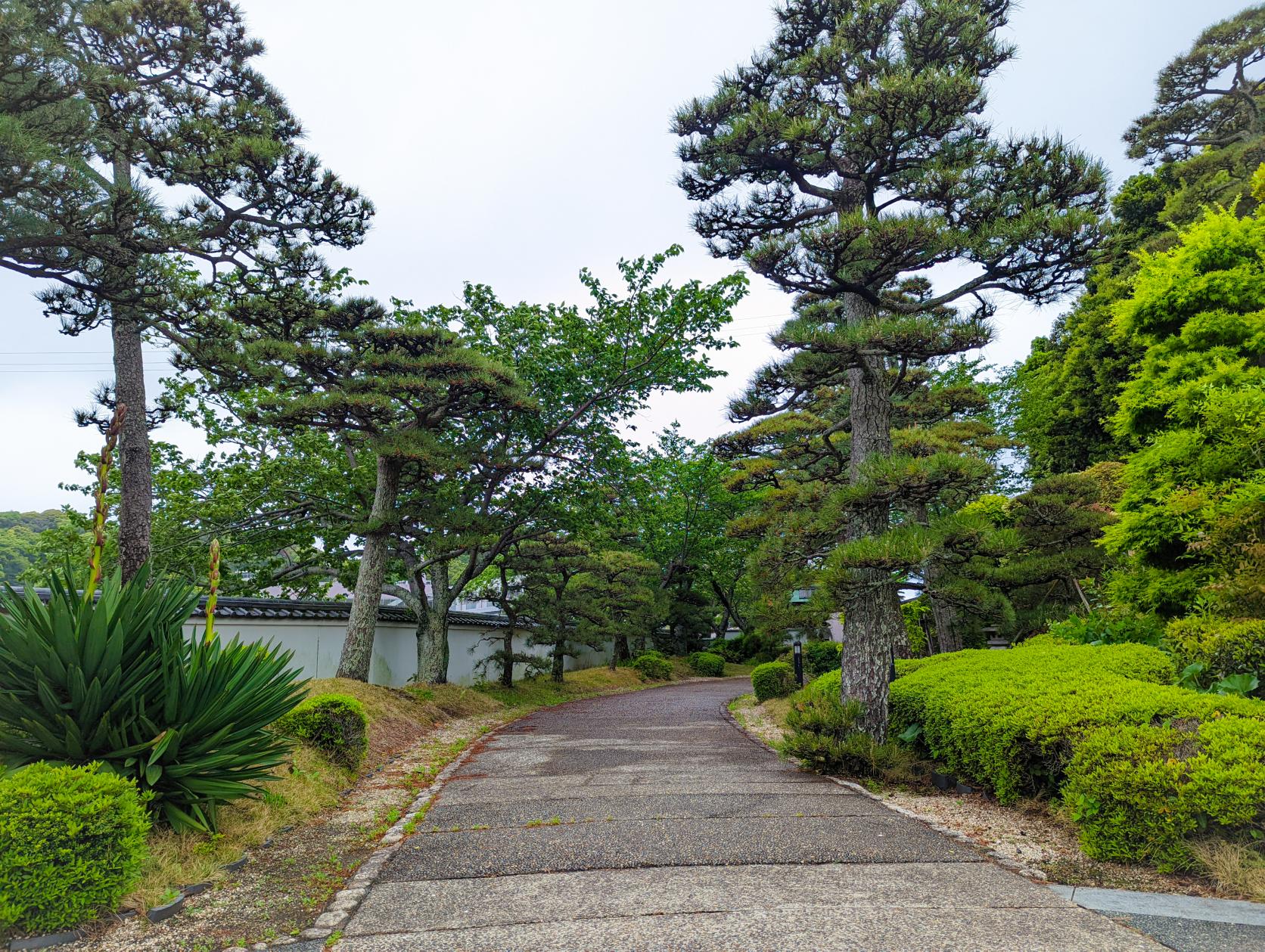 島内をゆっくり散歩！海岸沿いの日本庭園も-2