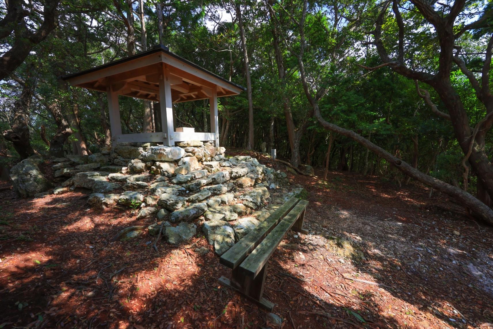 山頂から美しい五ヶ所湾を望む-1