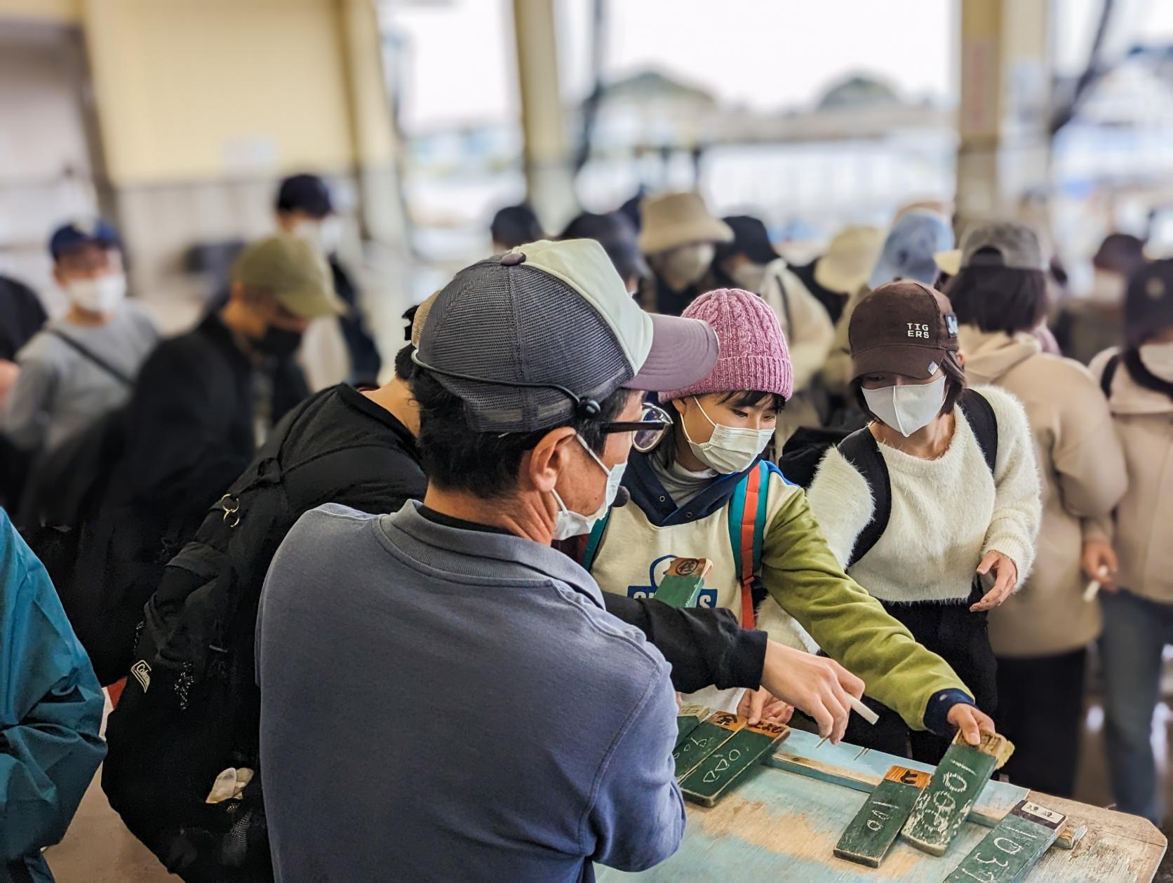 本物の魚で入札体験-0