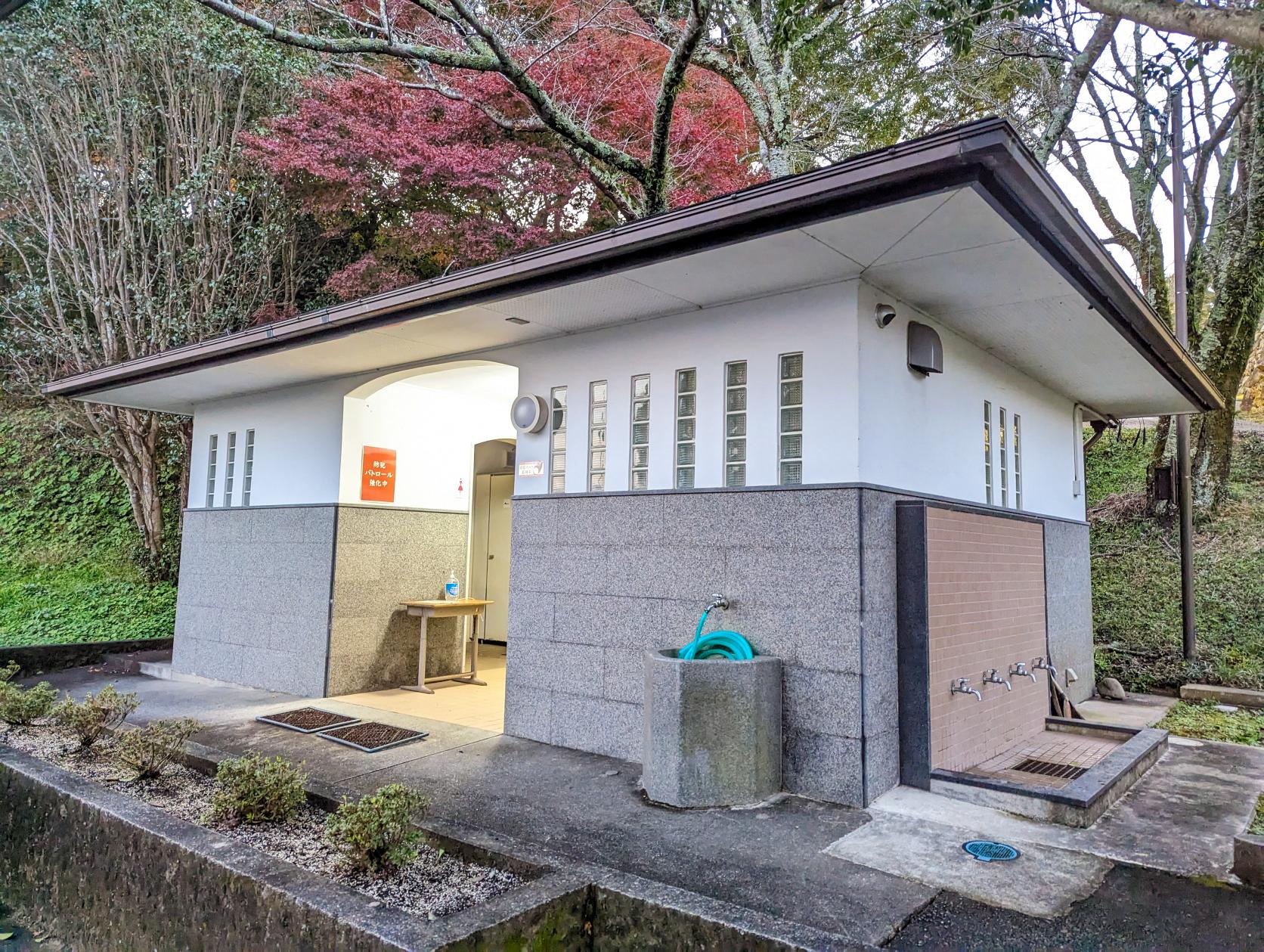 駐車場・トイレの位置はこちら-1