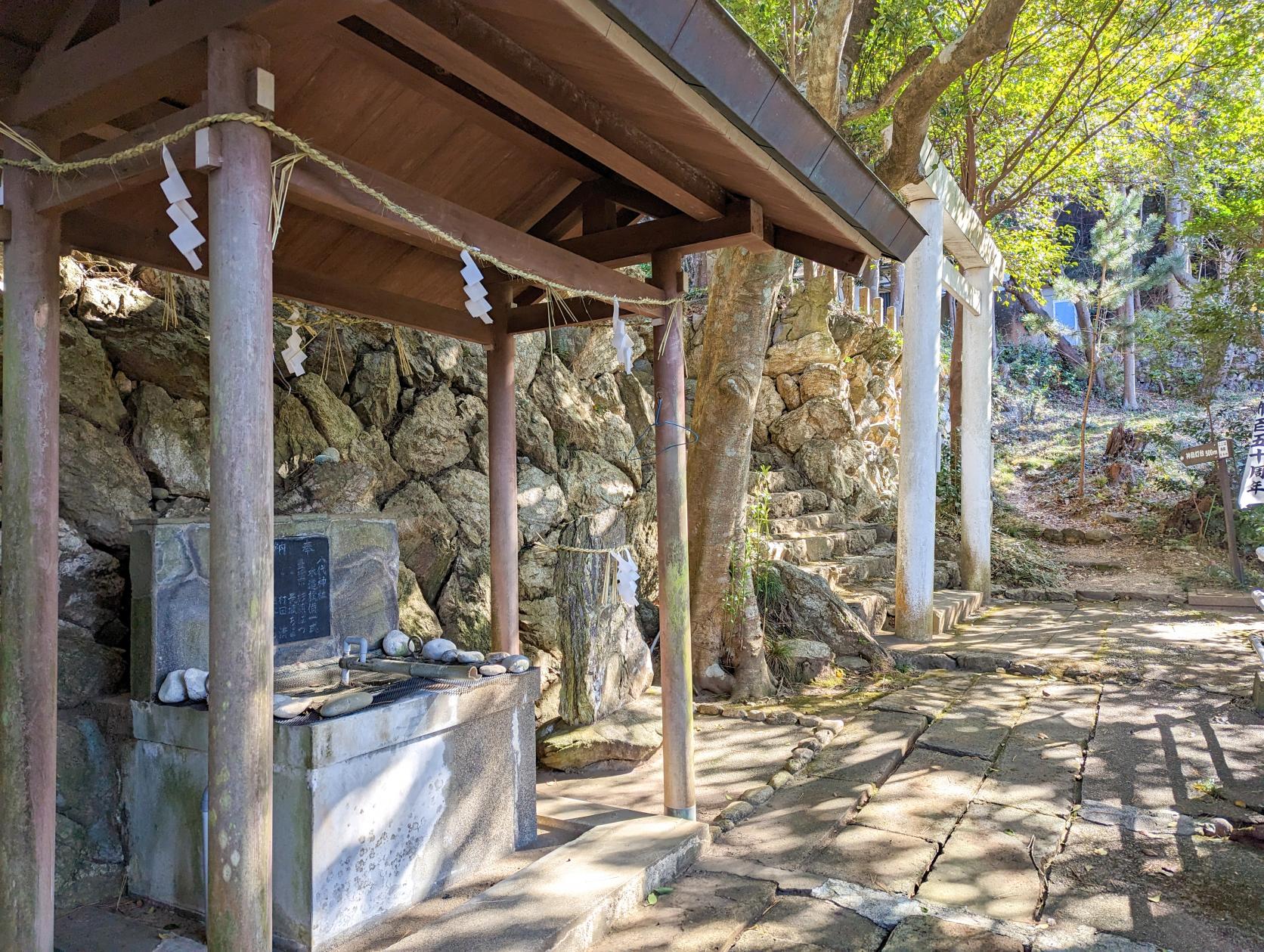 見どころ① 『八代神社』で静けさと澄んだ空気を感じる-2