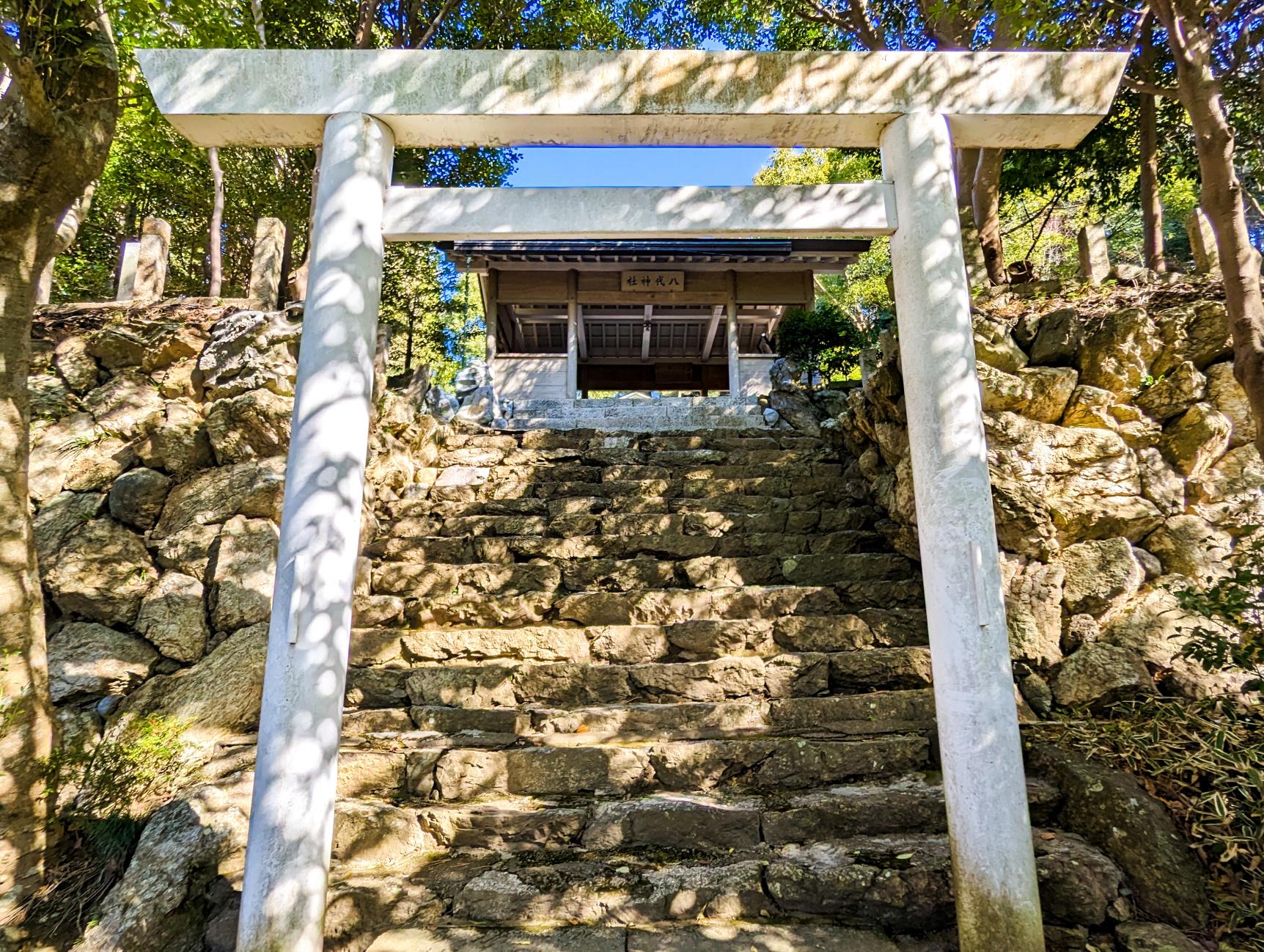 見どころ① 『八代神社』で静けさと澄んだ空気を感じる-0