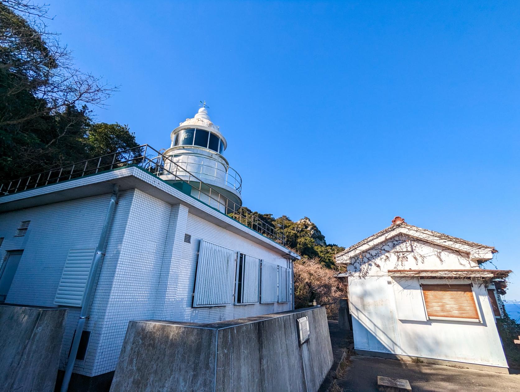 見どころ② 潮騒の舞台『神島灯台』-2