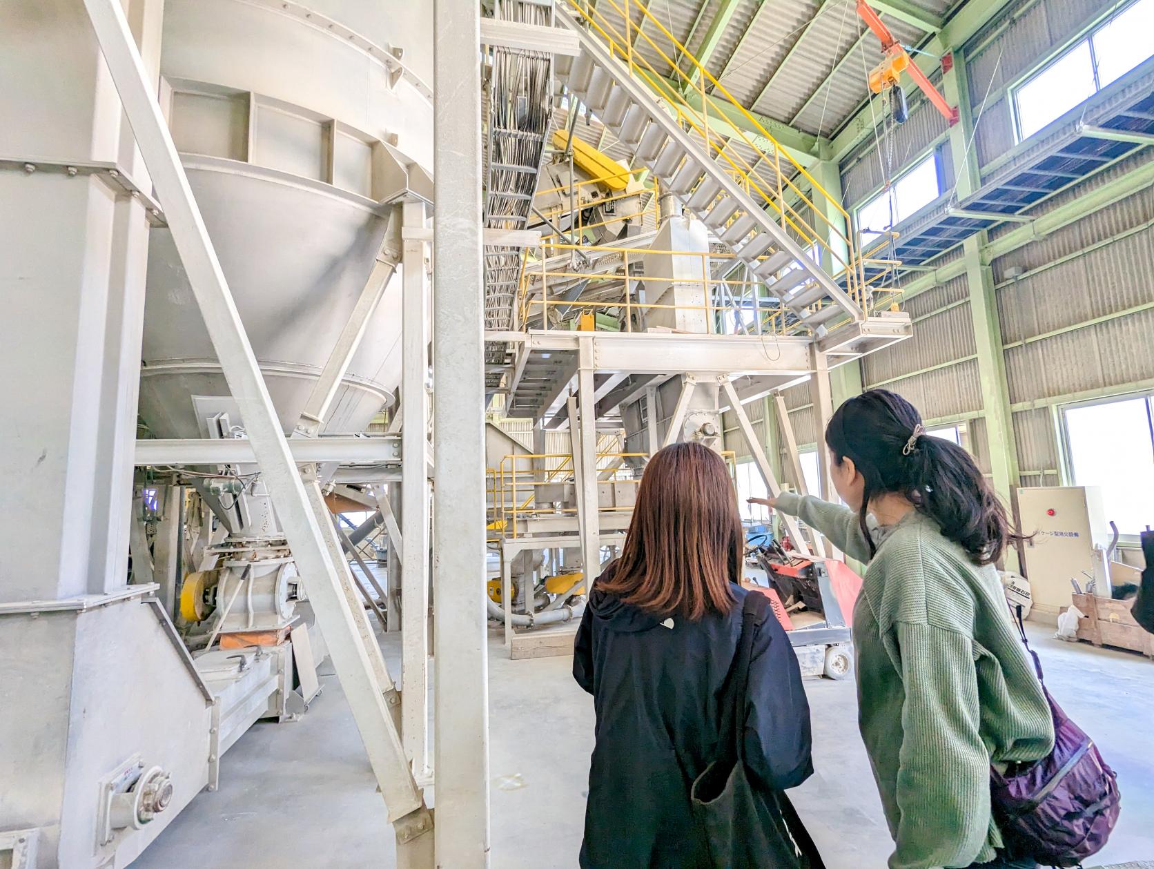 鳥羽カキ殻加工センターを見学-1