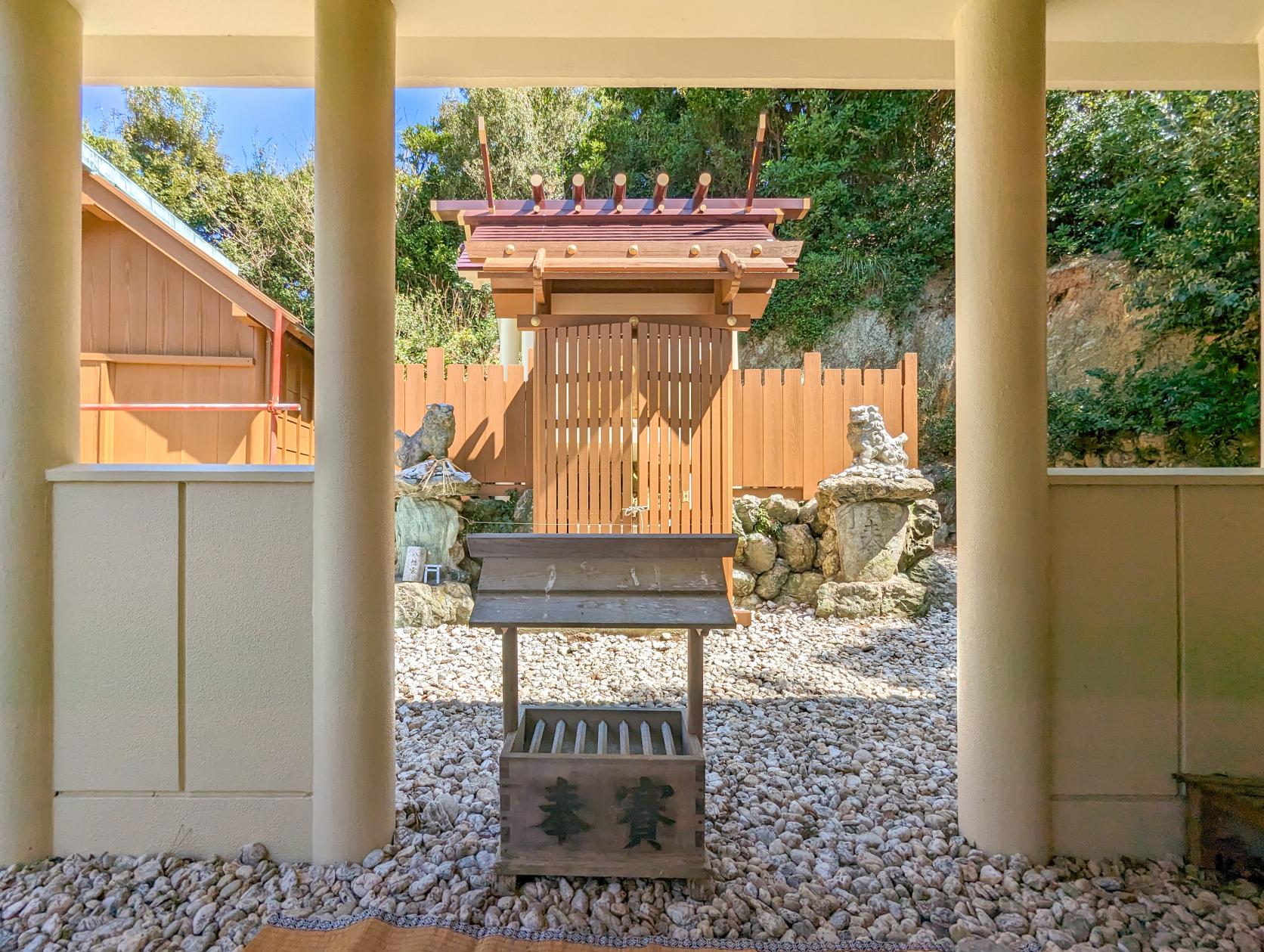 見どころ⑤ 赤い橋と『答志八幡神社』-9