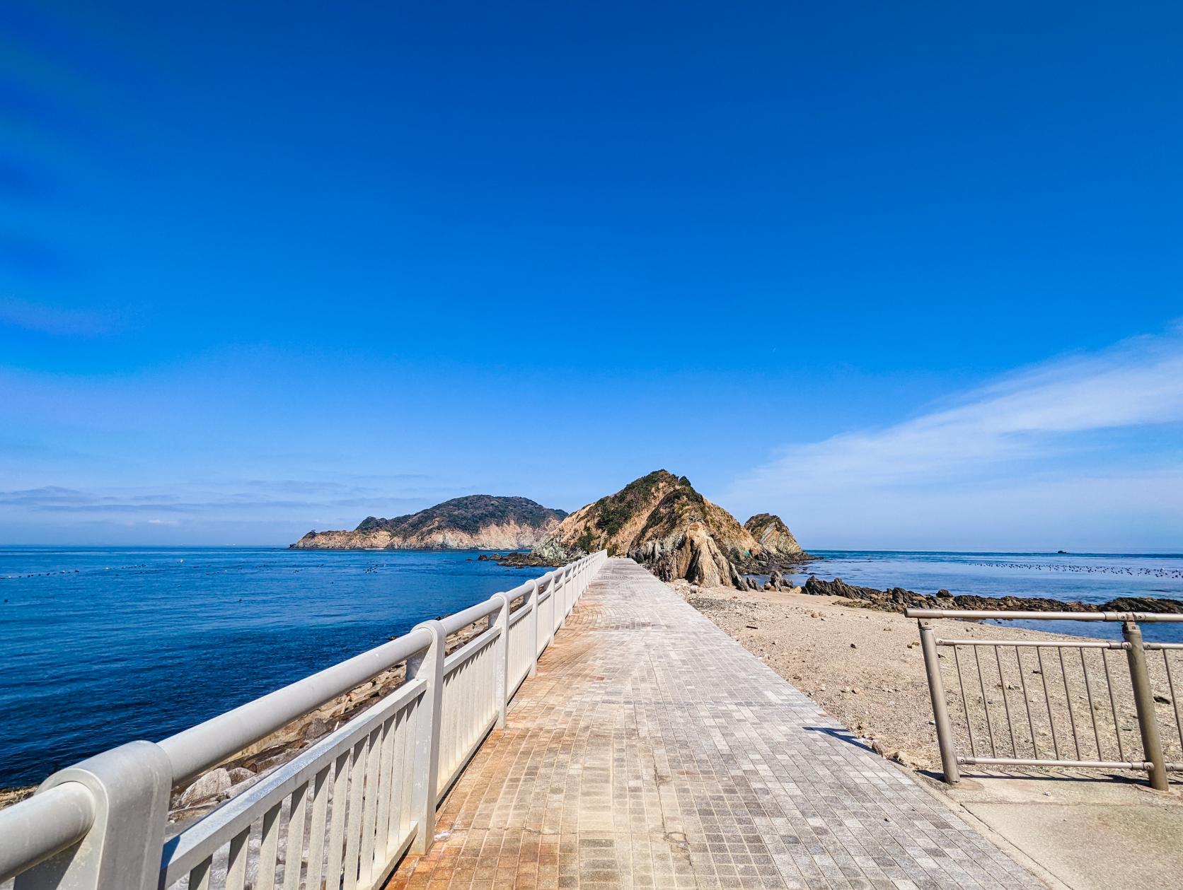 見どころ⑦ 夏の風景を思い出す『白浜海水浴場』-1