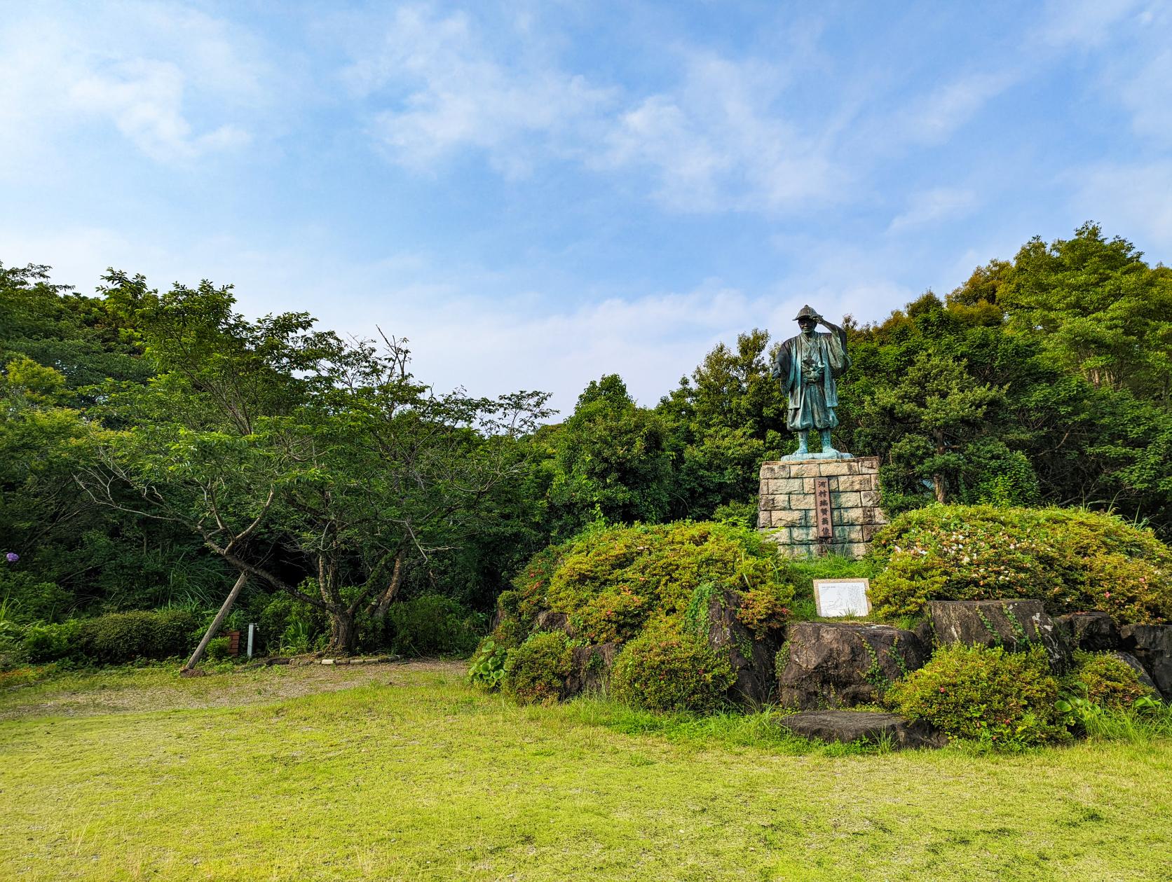 銅像が聳える『瑞賢公園』-0