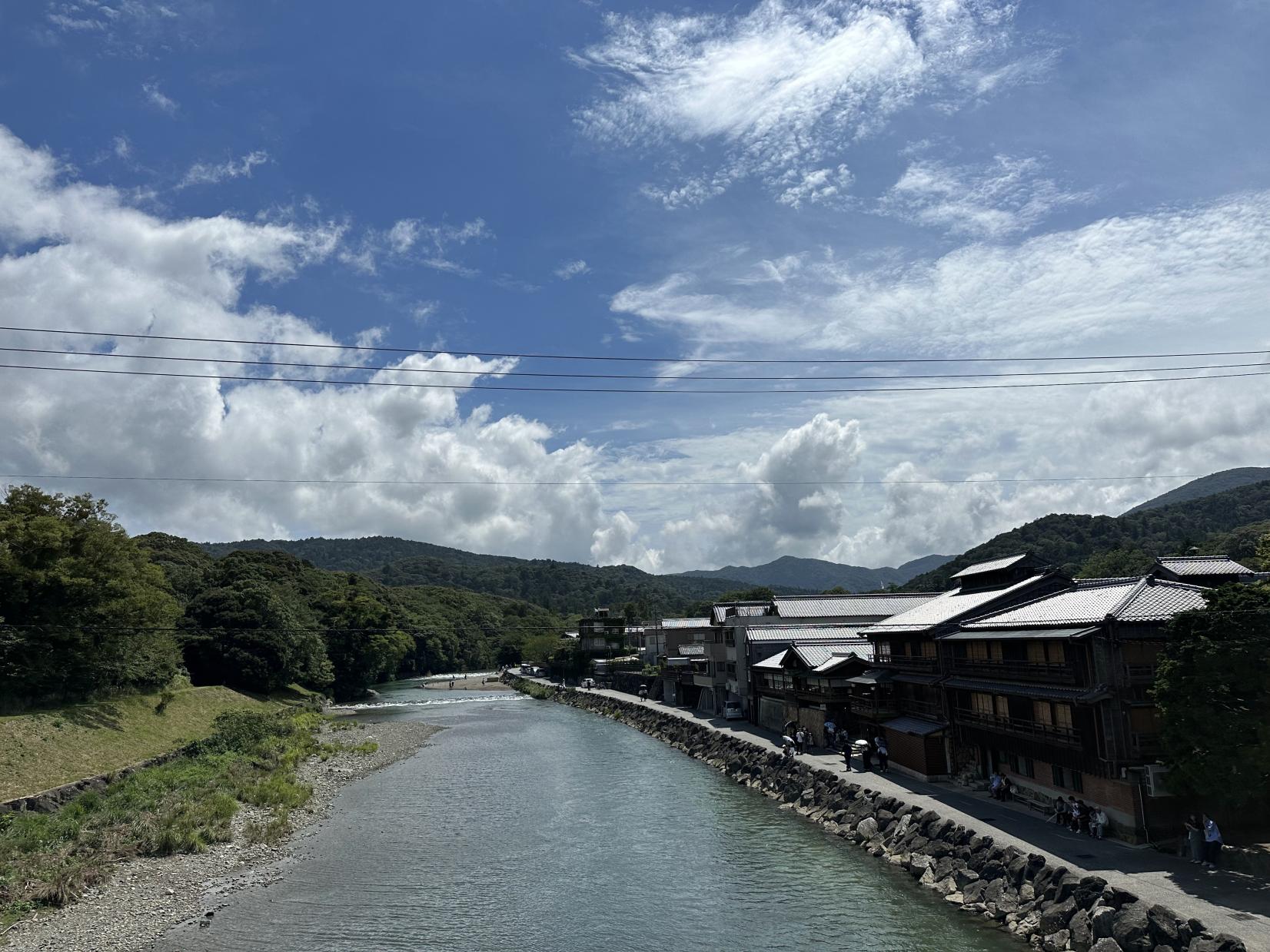 ＜伊勢神宮 内宮へ続く参道＞-3