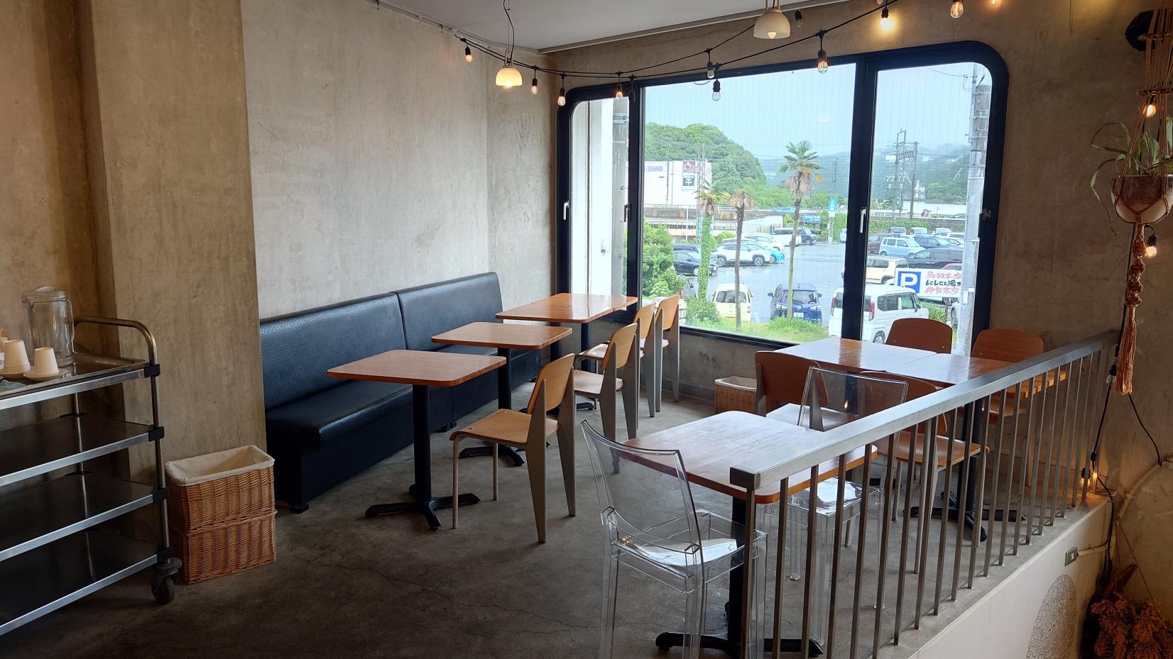 人気のランチメニューはスパイスカレープレート（1,320円）-1