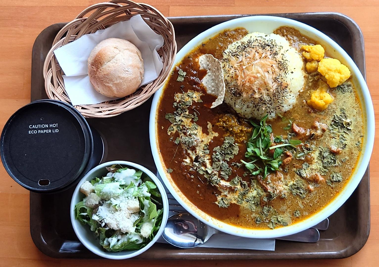 人気のランチメニューはスパイスカレープレート（1,320円）-0