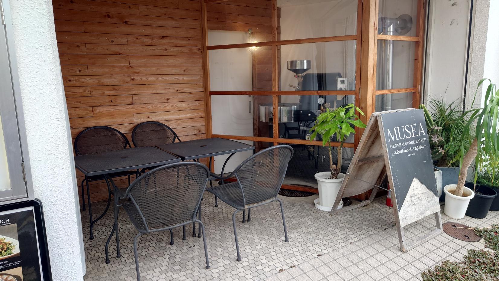 人気のランチメニューはスパイスカレープレート（1,320円）-3