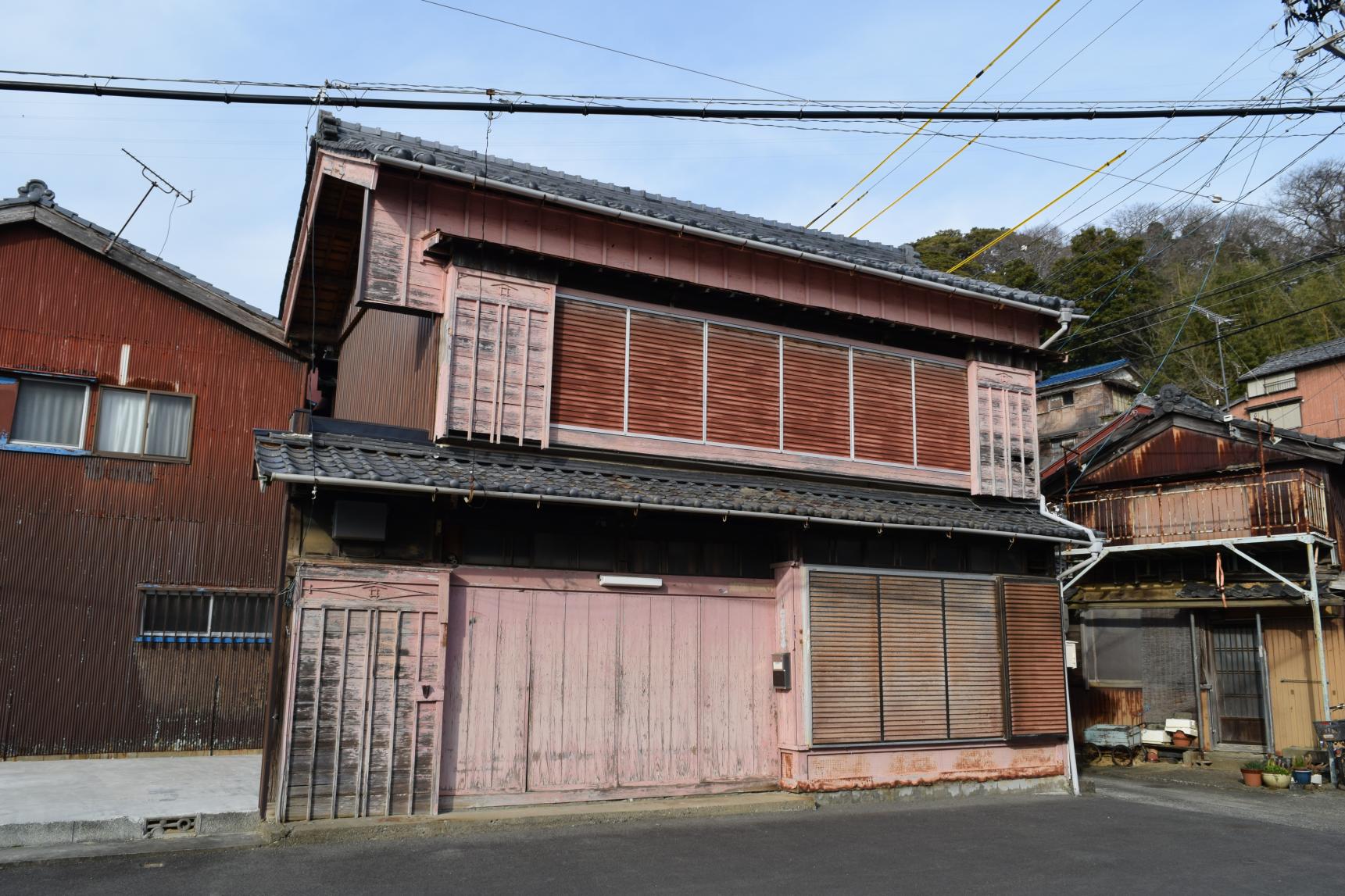 見どころ②旧村万商店-0