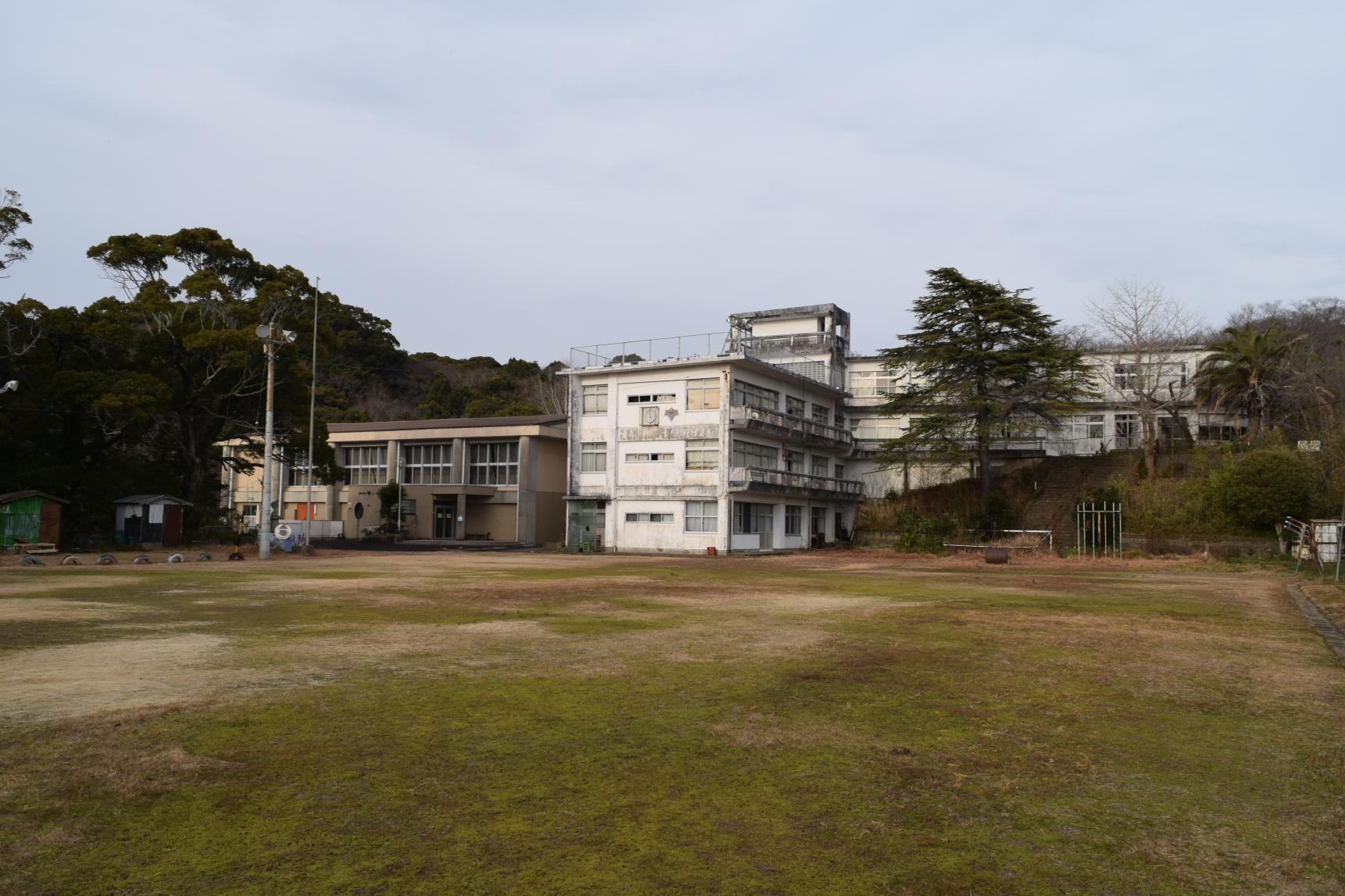 見どころ⑤旧坂手小学校-1