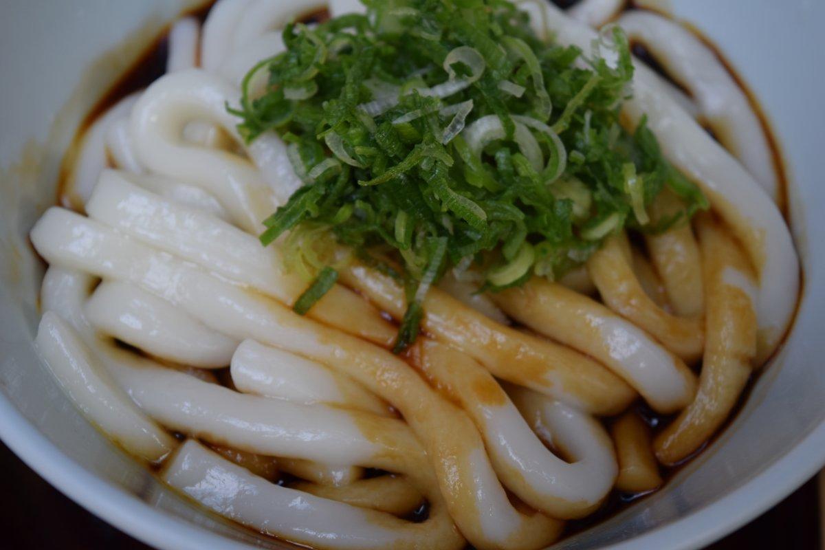 太い麺と黒いつゆ　伊勢うどん-1