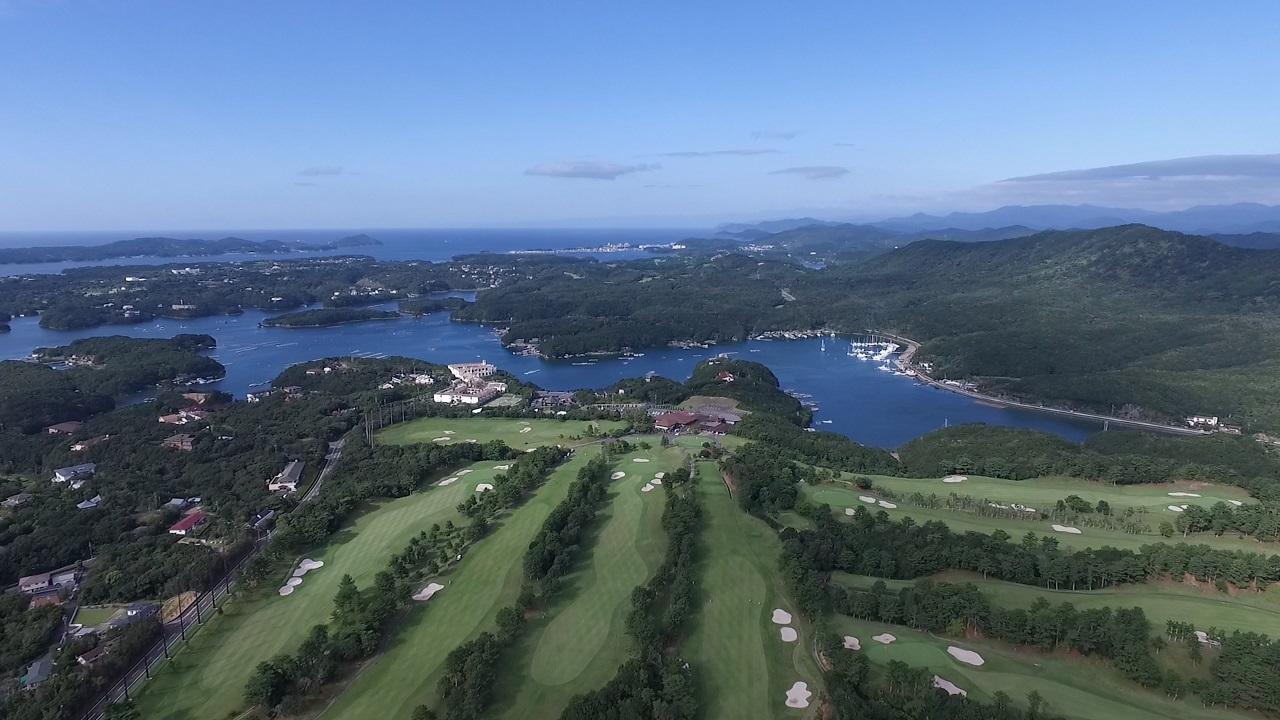 Playing Golf with grand view of local nature-1