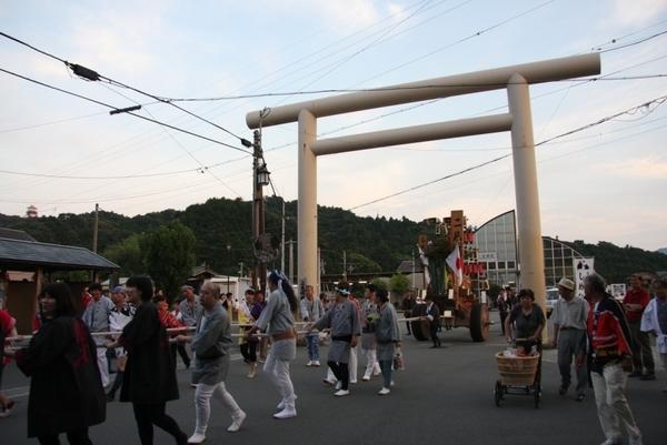 二見大祭 しめなわ曳