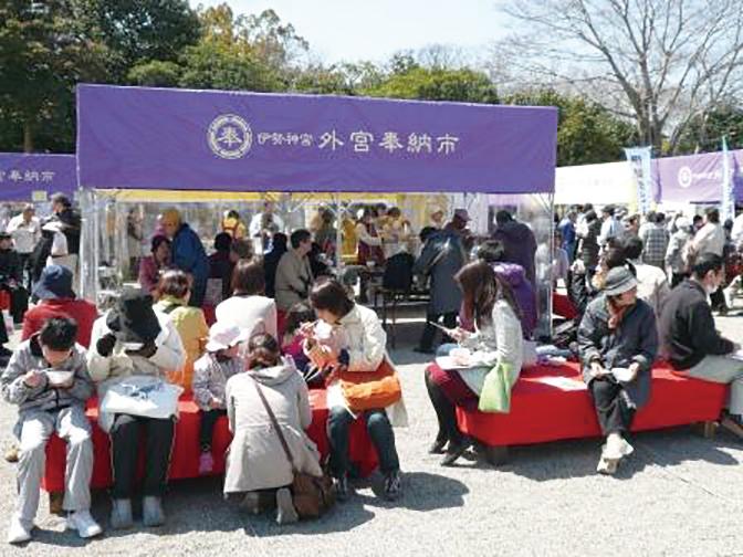 神様に捧げられた旬の逸品を味わうことができます