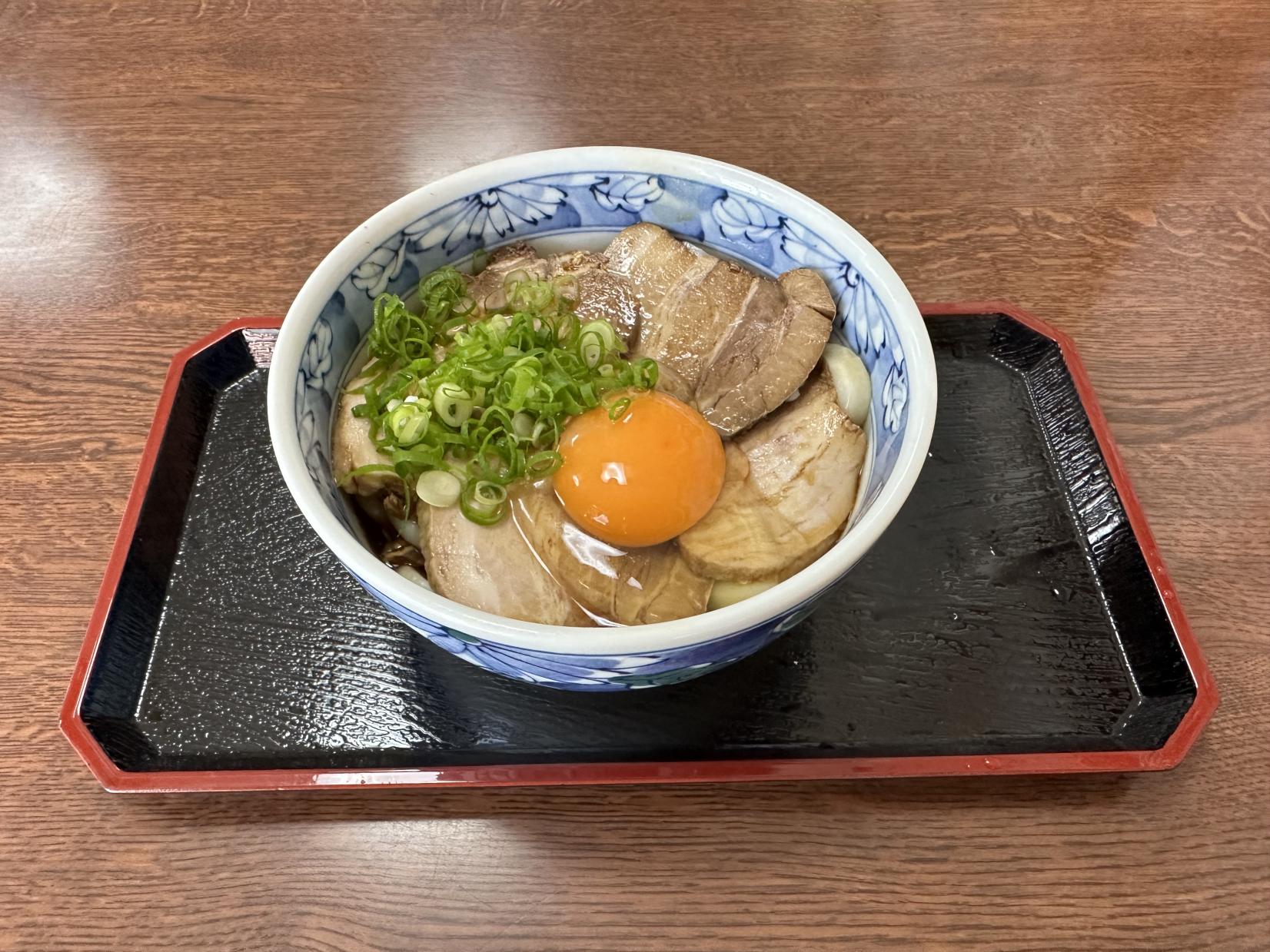 月見焼豚伊勢うどん（C）伊勢志摩観光コンベンション機構