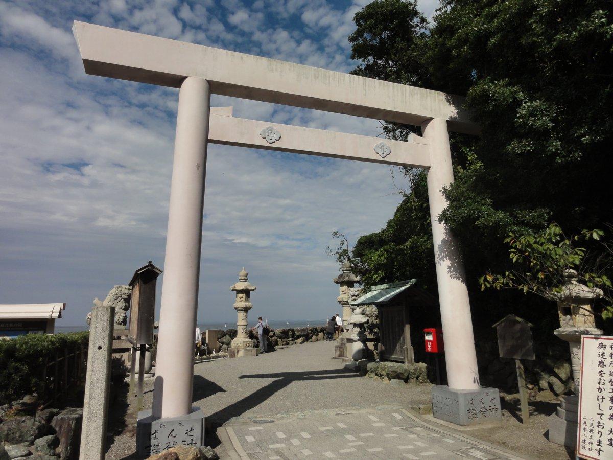 Sanctuaire de Futami Okitama (les rochers mariés Meoto Iwa)-6