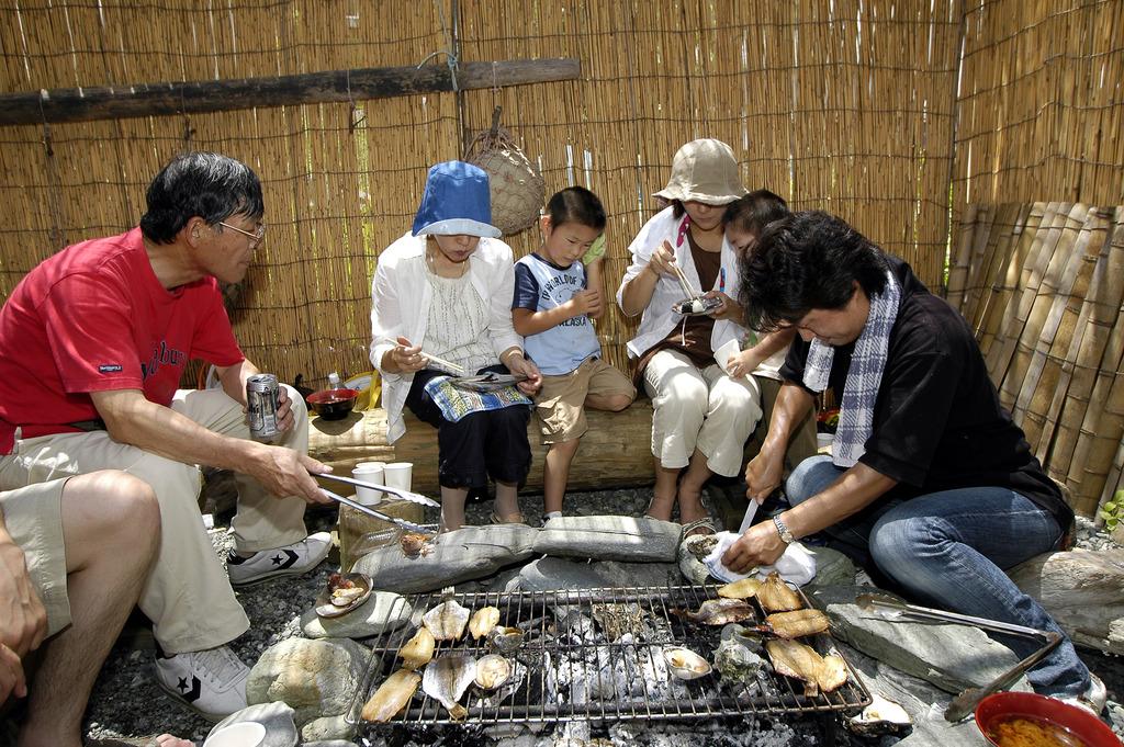 海女小屋ならではの食材が楽しめます