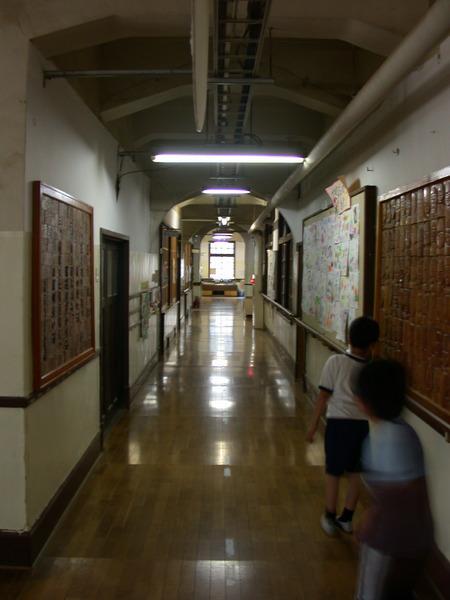 校舎内廊下の様子
