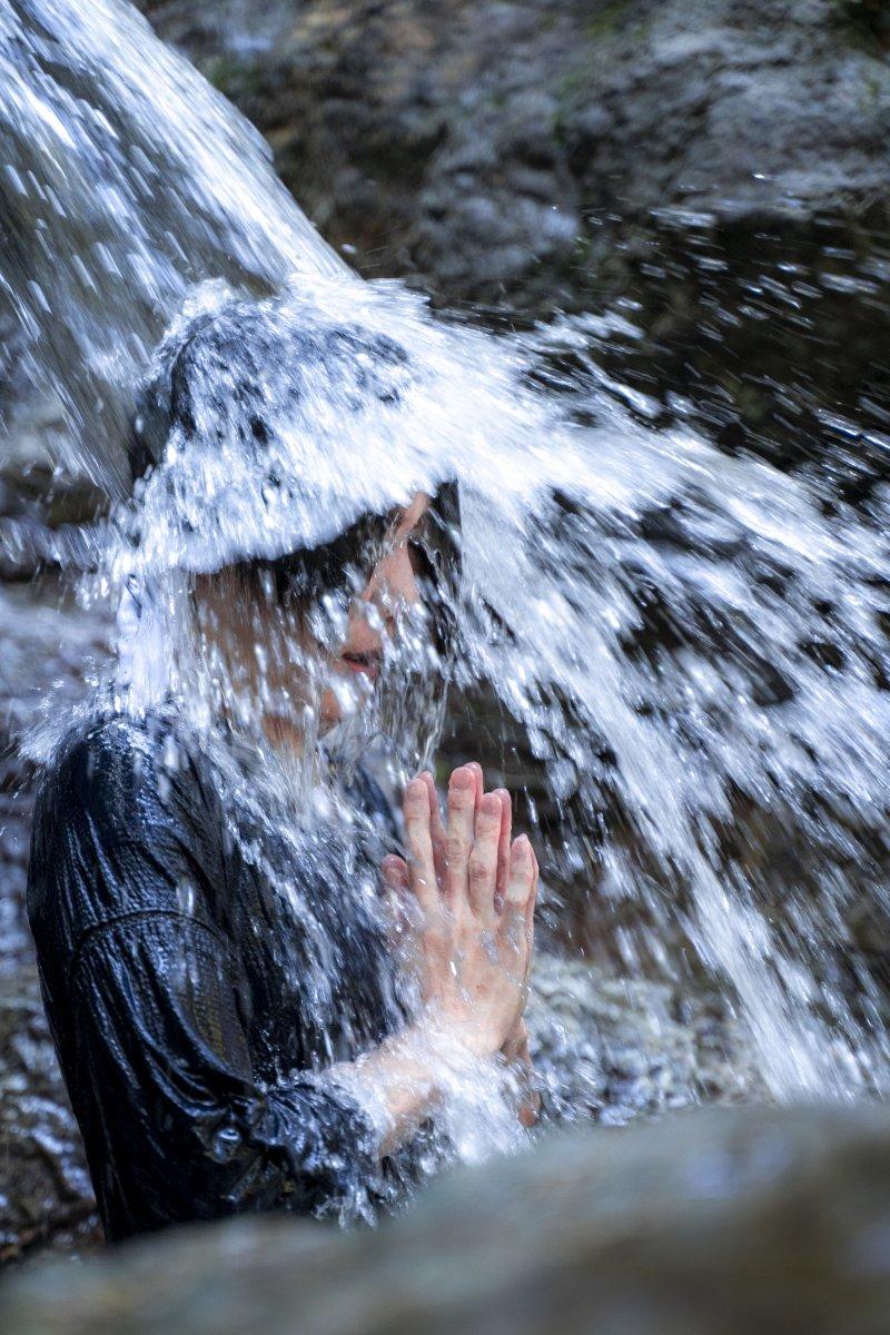 Shirataki Daimyojin (waterfall meditation and other ritual acts)-2
