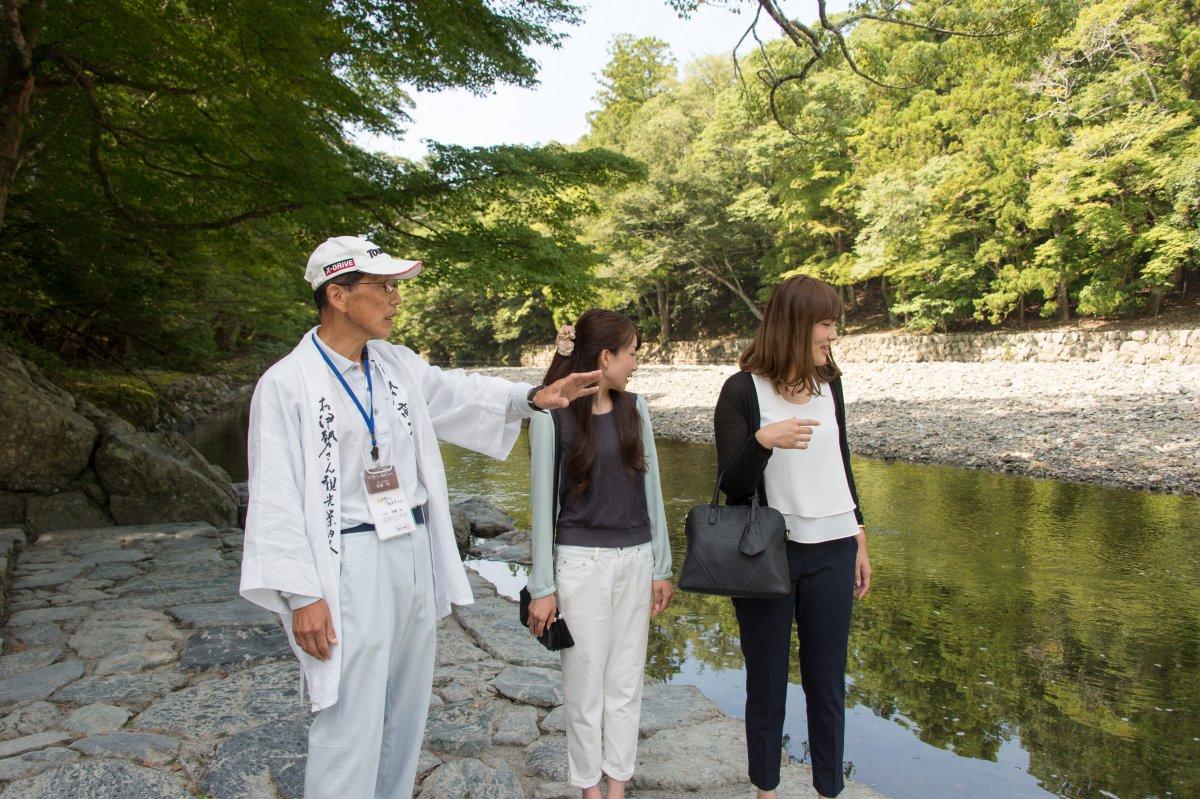 Oise-san Tour Guides-1