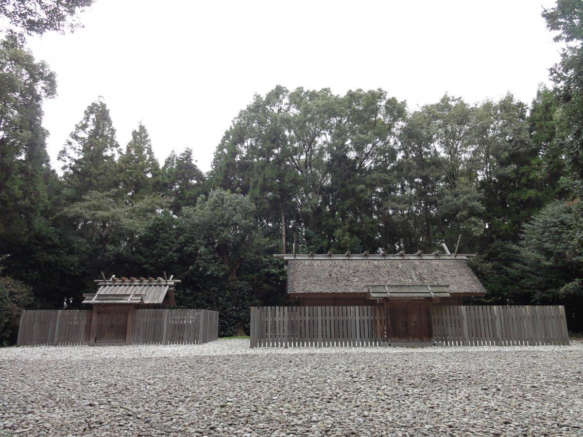 神麻続機殿神社末社八所