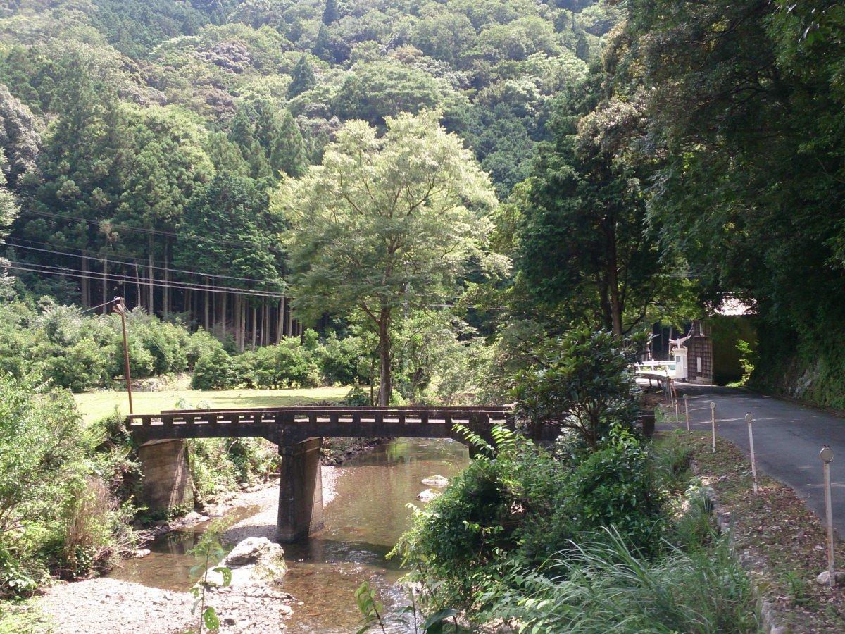 山あい　橋のある風景１