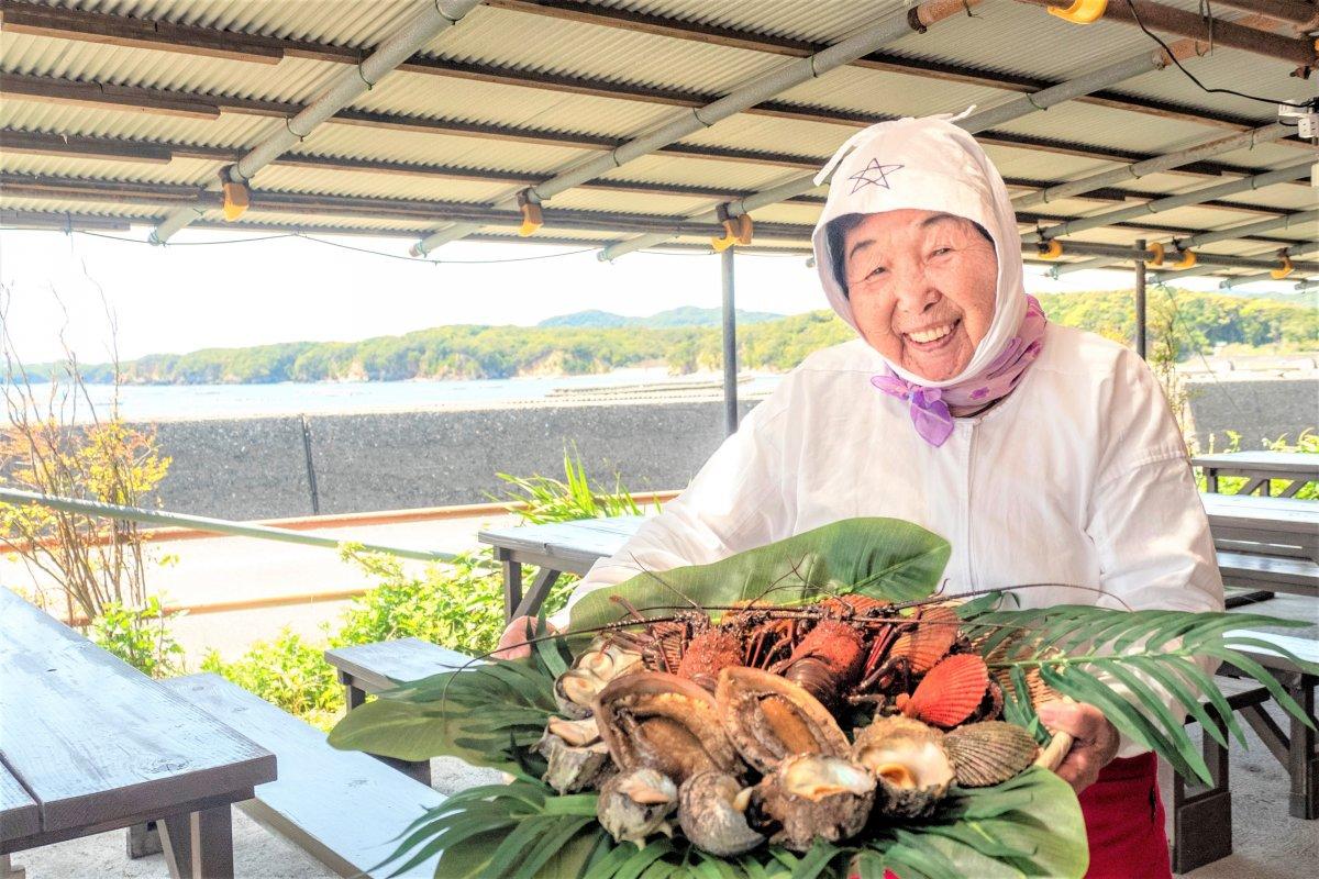 Ama Hut Experience with Seafood B.B.Q-8