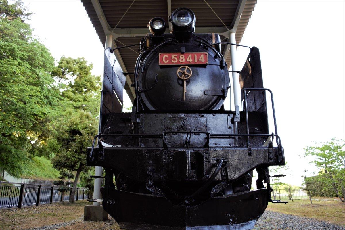 お城広場 蒸気機関車-2